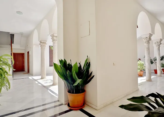 Pedro Lopez Free Parking Center * קורדובה